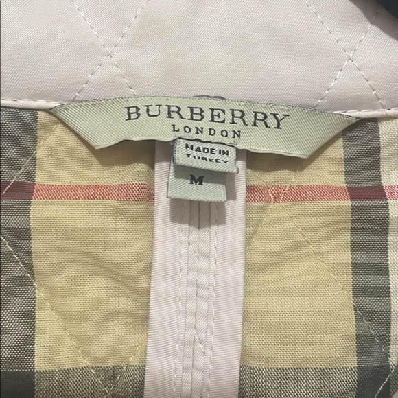 Burberry Blush Quilted Jacket with Check Lining - Picture 4 of 9